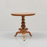 1039 2070 PEDESTAL TABLE